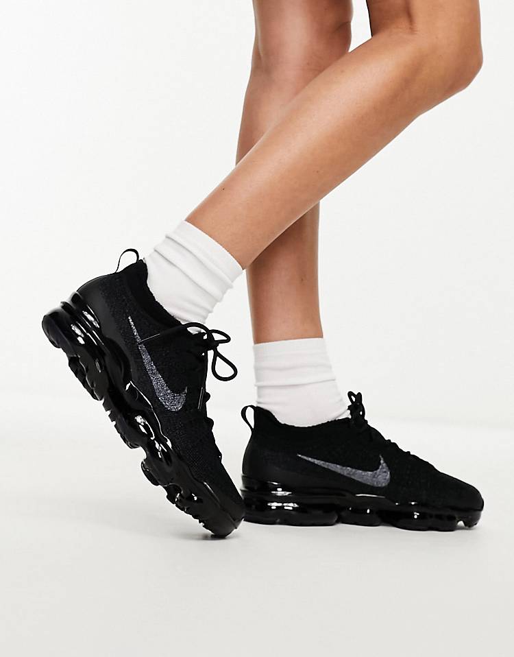 Nike Air Vapormax 2023 Flyknit sneakers in black